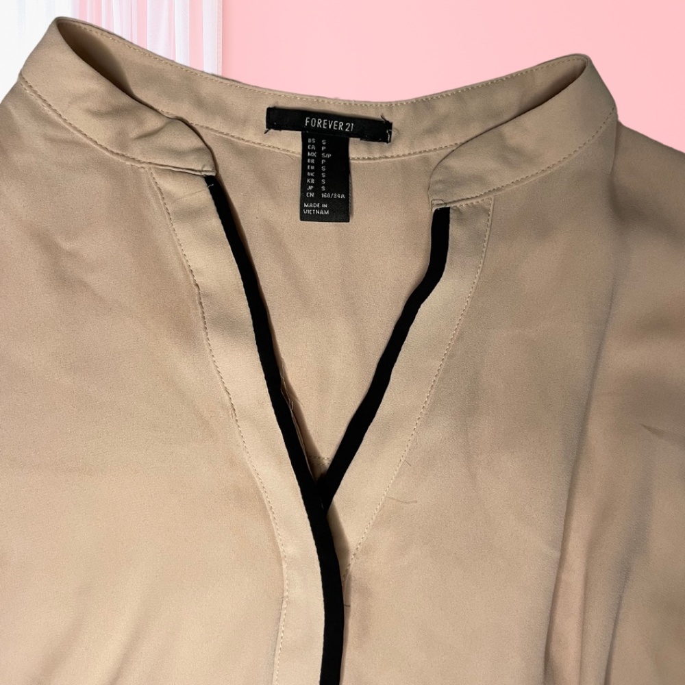 Forever 21 V-Neck Blouse‎ - Size Small - Picture 3 of 4